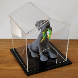 Kundenspezifische Katzentoilette aus transparentem Acrylglas mit schwarzer Basis 