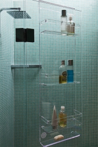 maßgeschneiderte moderne hochtransparente Acryl hängende Badezimmer Dusche Caddy Regal 