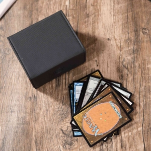 Kartendeck-Box mit magnetischem Klappdeckel