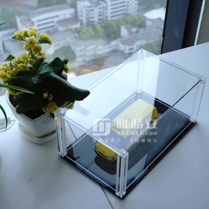 Vitrine aus Acryl-Druckguss 