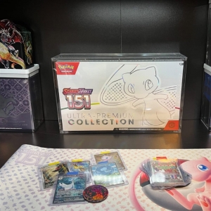 Pokémon 151 UPC-Display-Acryl-Vitrine